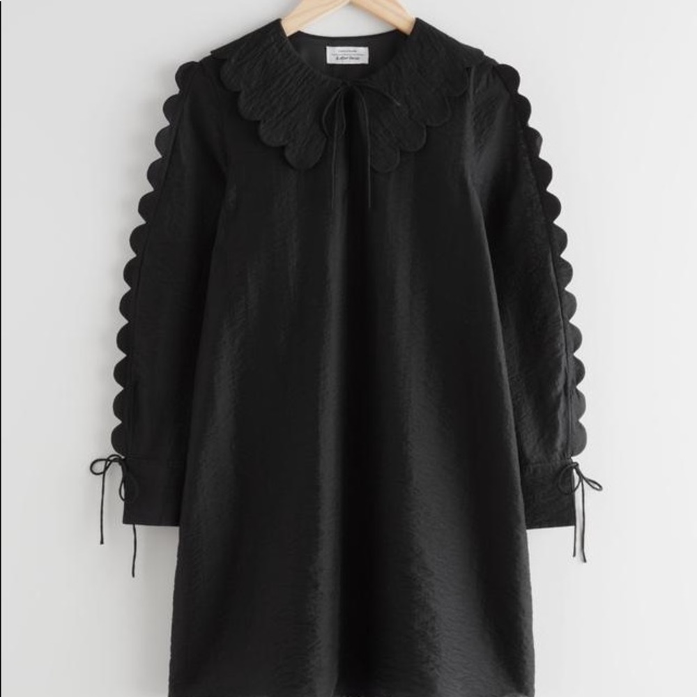 & Other Stories black scalloped dress size 4 NWT